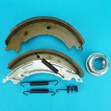 Twin Axle Set of Brake Shoes with Hub Nuts for Ifor Williams LT105G
