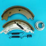 Twin Axle Set of Brake Shoes with Hub Nuts for Ifor Williams LM105G